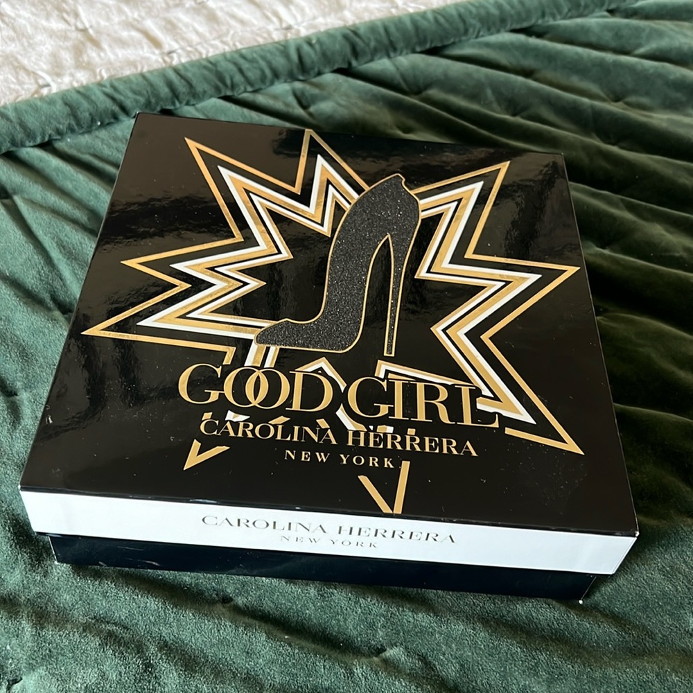 CAROLINA HERRERA gift box